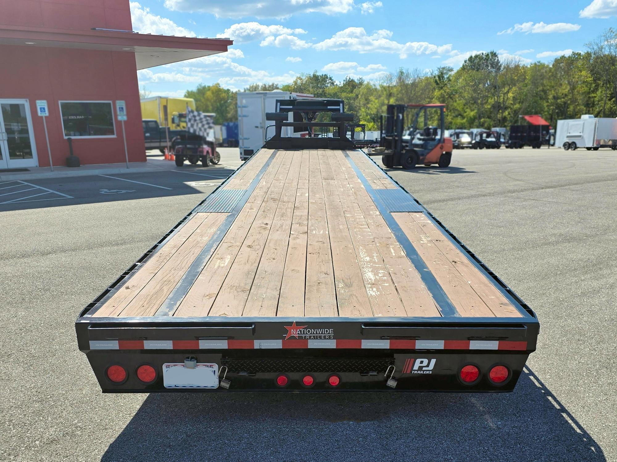 PJ Trailers USED 40'x102" Gooseneck Flatbed Trailer w/ Singles (LX) - Image 4