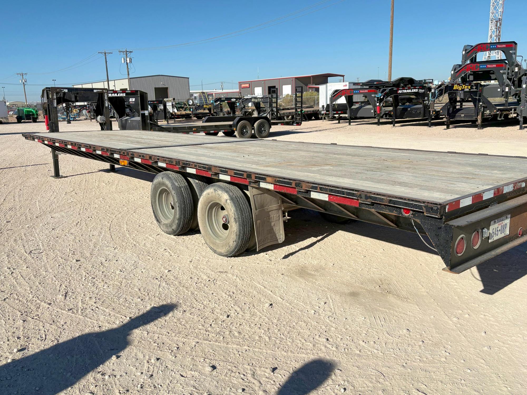 DNJ 28'x102" 24K Straight Deck w/ Hdyraulic Jacks - Image 3