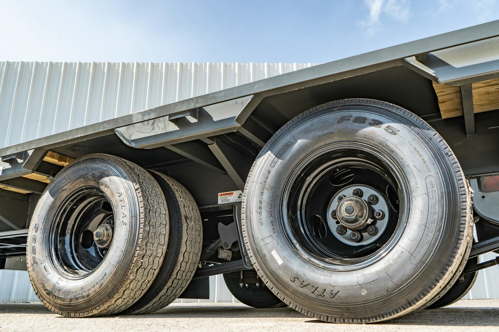 LoneStar 40'x102" Gooseneck Lo-Pro Flatbed Trailer w/ Duals (LD) - Image 16