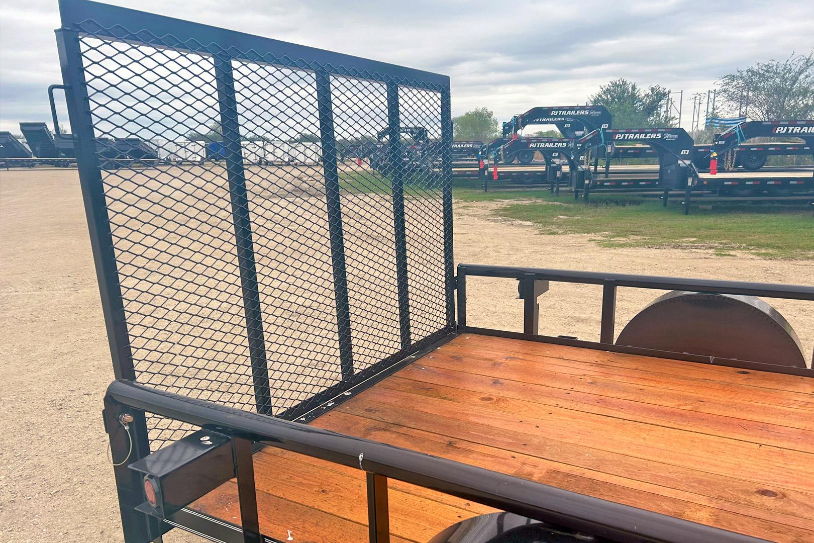 Stock 74515 Texas Bragg 10ftx77in Utility Trailer w 4ft Gate U1