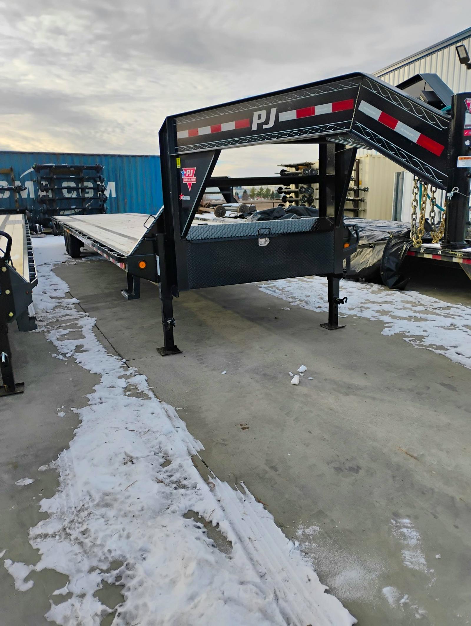 PJ Trailers USED 40'x102" Gooseneck Flatbed Trailer w/ Singles (LX) - Image 2