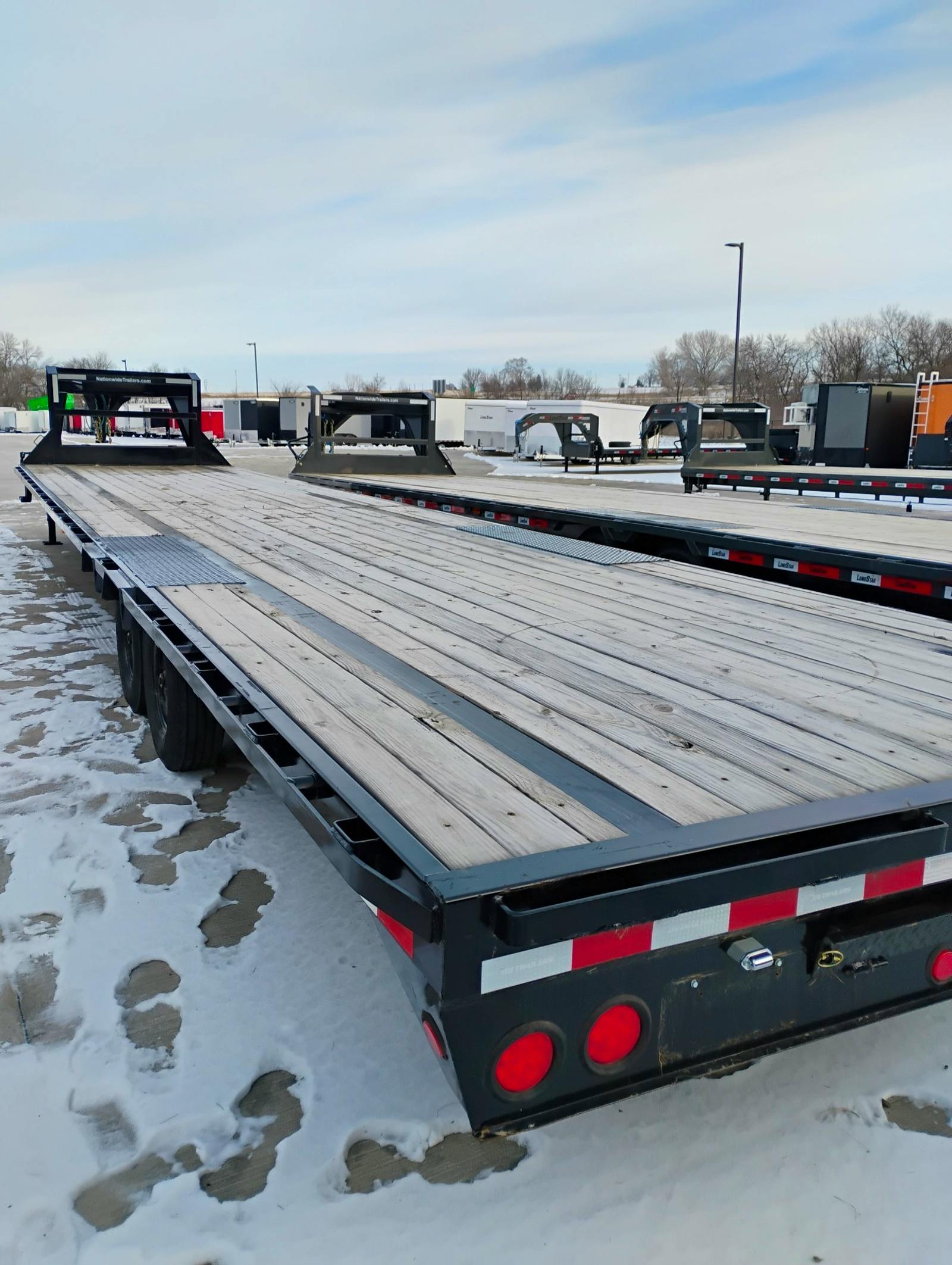 PJ Trailers USED 40'x102" Gooseneck Flatbed Trailer w/ Singles (LX) - Image 4
