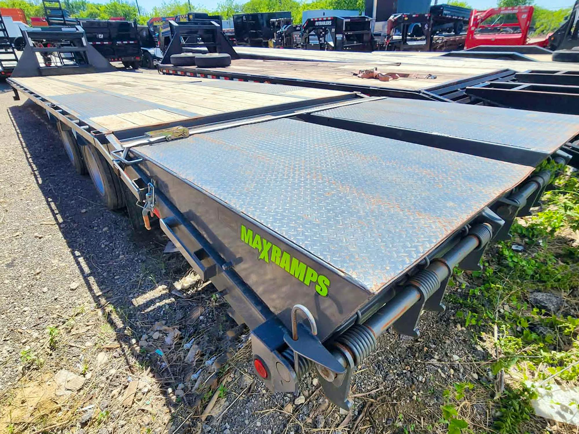 Load Trail USED 32'x102" Flatbed Trailer - Stock #77640 - Image 5 of 6
