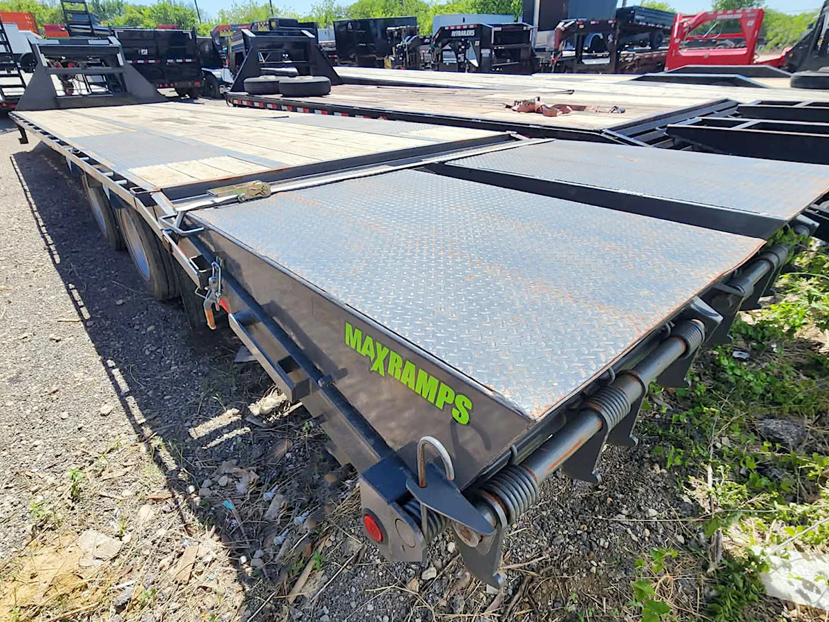 Load Trail USED 32'x102" Flatbed Trailer - Stock #77640 - Image 5 of 6 Load Trail USED 32'x102" Flatbed Trailer - Stock #77640 - Image 5 of 6
