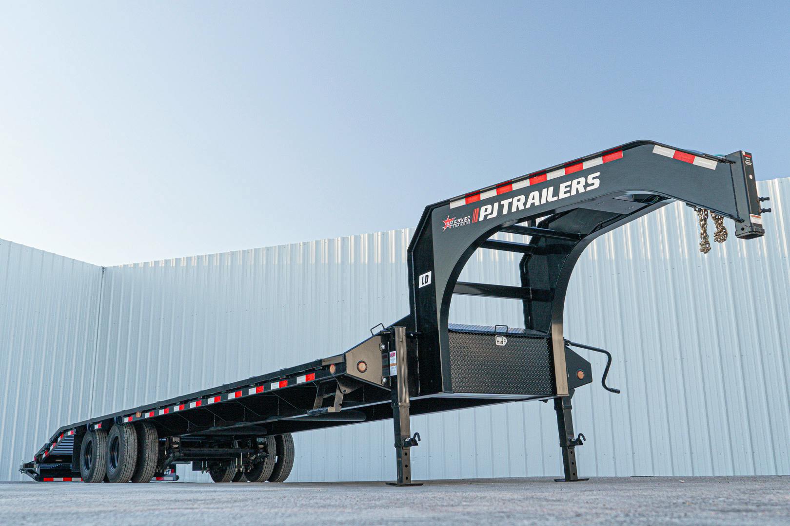 PJ Trailers 32'x102" Gooseneck Low Pro Flatbed Trailer w/ Duals (LD) - Image 9