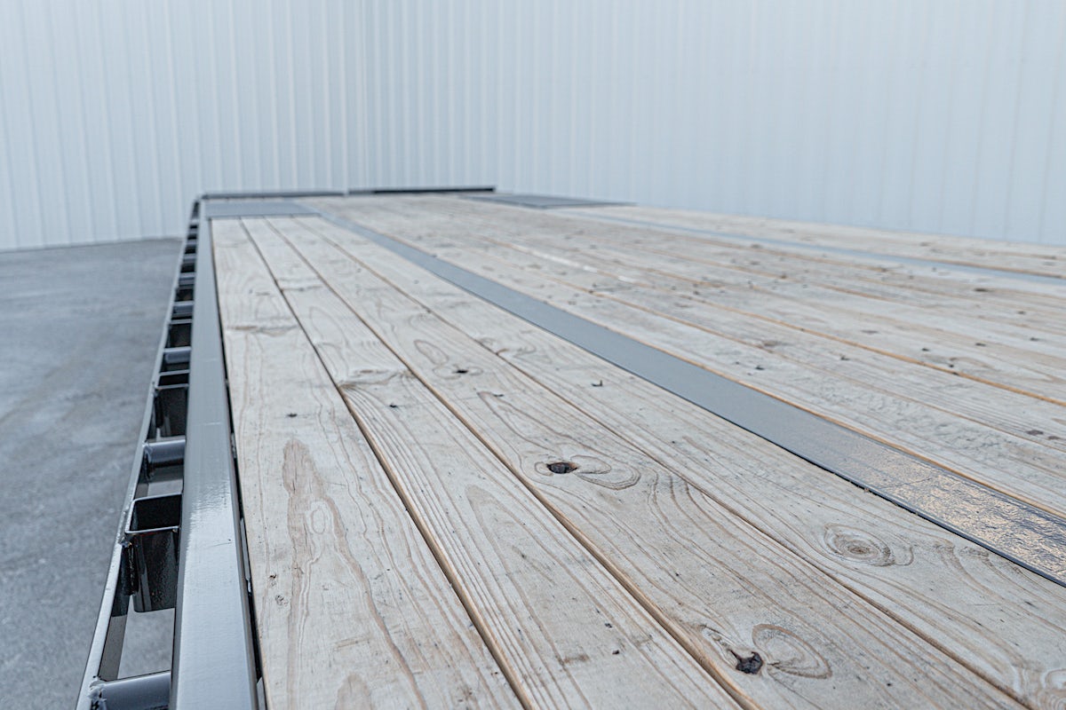 PJ Trailers 32'x102" Gooseneck Low Pro Flatbed Trailer w/ Duals (LD) - Image 18