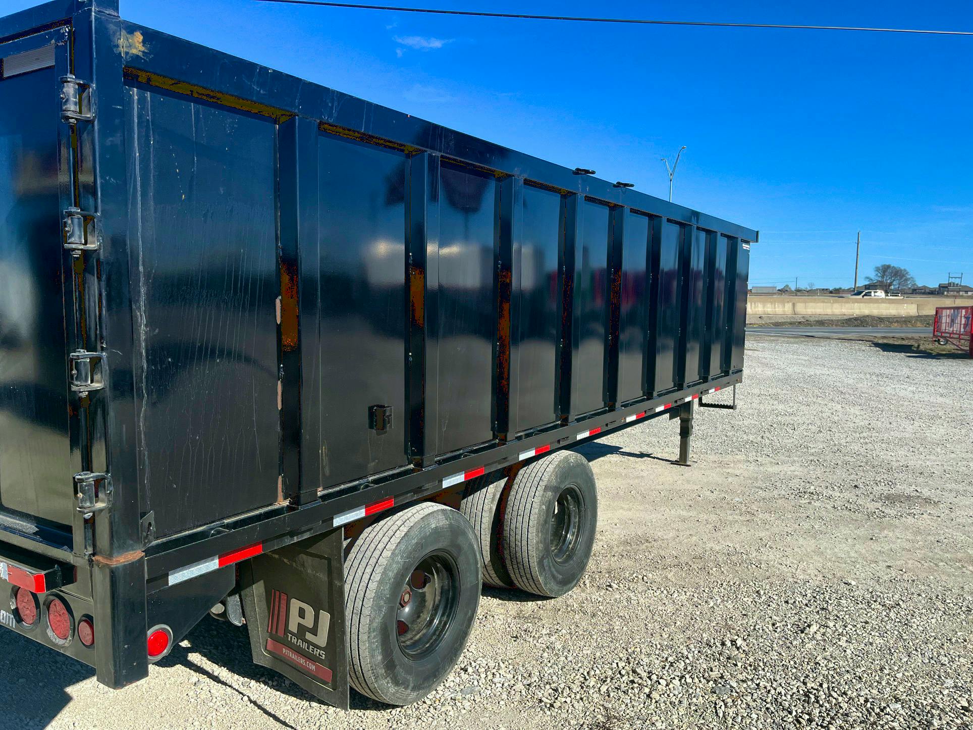 PJ Trailers USED 20'x96" Gooseneck Dual Dump Trailer w/ 4' Sides (DD) - Stock #78683 - Image 3 of 5