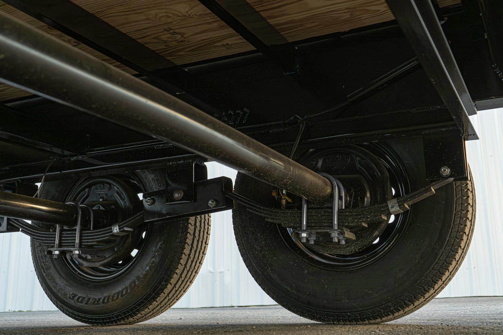 PJ Trailers 28'x102" Gooseneck Low Pro Flatbed Trailer w/ Singles (LS) - Image 16