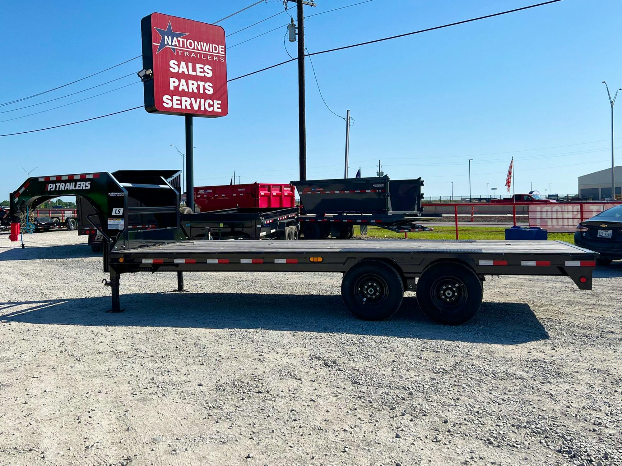 PJ Trailers 20'x102" Gooseneck Low Pro Flatbed Trailer w/ Singles (LS) - Stock #80238 - Image 2 of 4