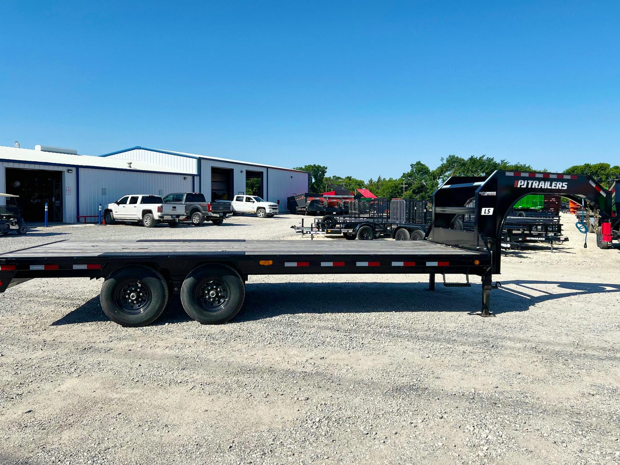 PJ Trailers 20'x102" Gooseneck Low Pro Flatbed Trailer w/ Singles (LS) - Stock #80238 - Image 3 of 4