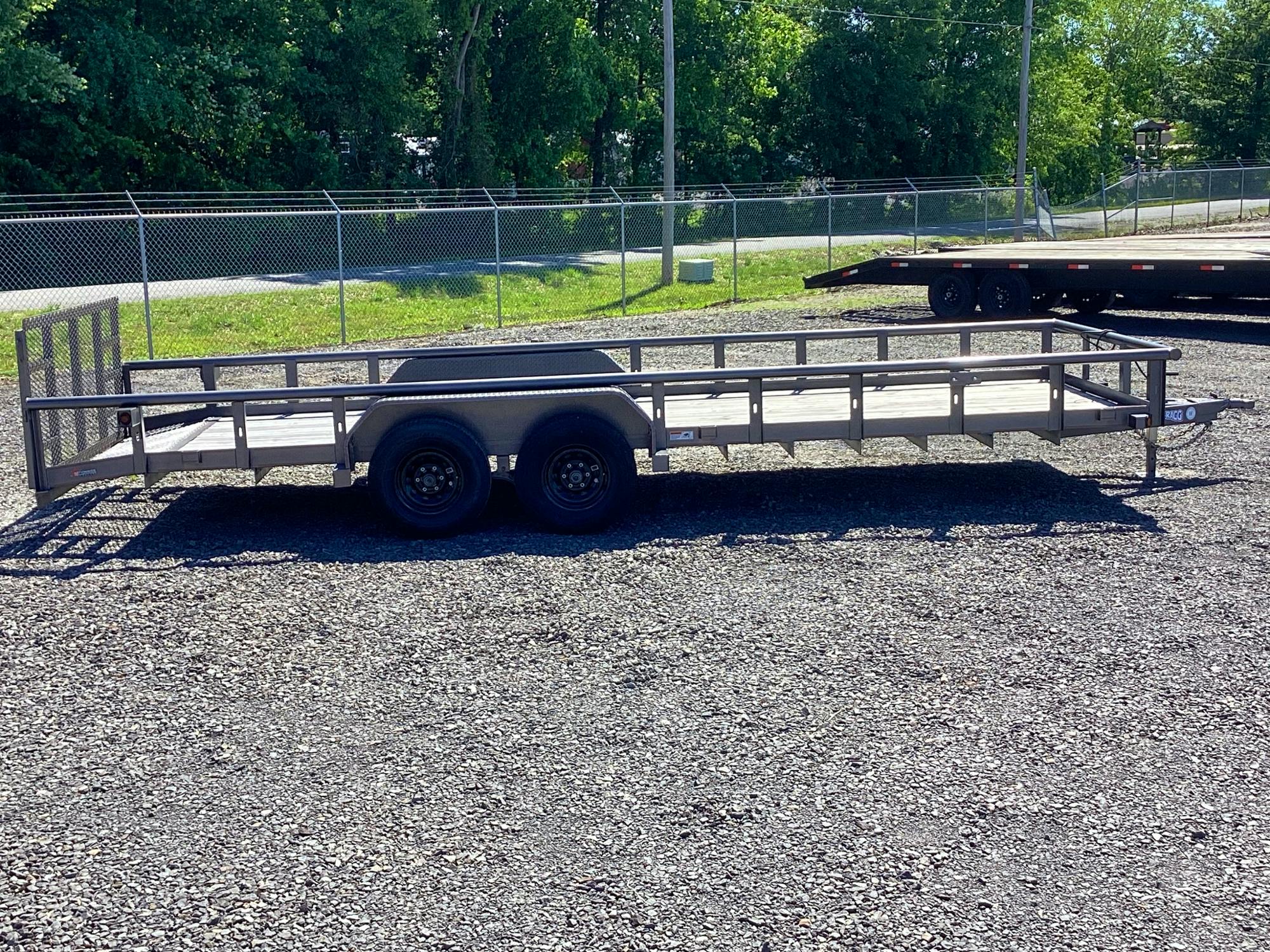 Texas Bragg 22'x83" Utility Trailer w/ 2' Dovetail & 3' Gate (U2) - Stock #80333 - Image 3 of 5