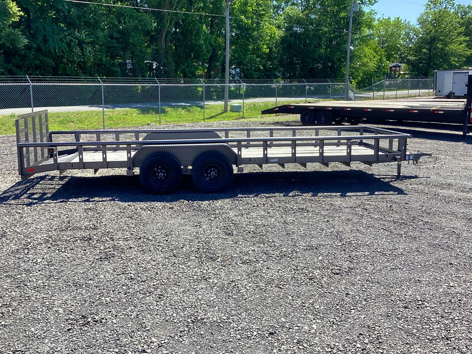 Texas Bragg 22'x83" Utility Trailer w/ 2' Dovetail & 3' Gate (U2) - Stock #80571 - Image 2 of 4