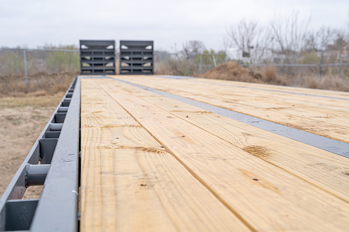 ARC Trailers 40'x102" 20k Gooseneck Flatbed Trailer w/ Duals (GDD) - Image 8