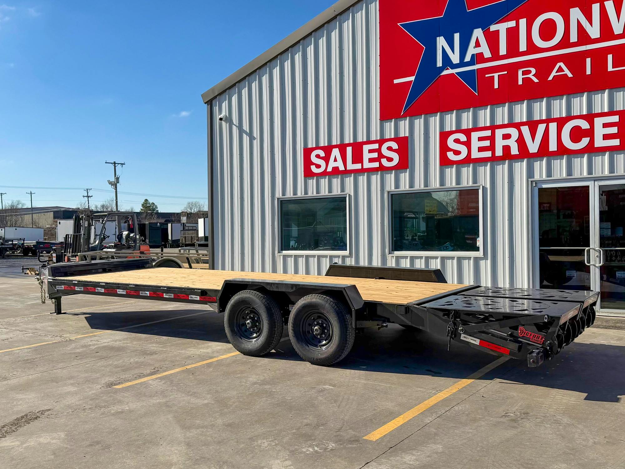 ARC Trailers 22'x83" HD Equipment Trailer w/ 4' Dovetail & Bigfoot Ramps (BEQ) - Stock #81075 - Image 3 of 8
