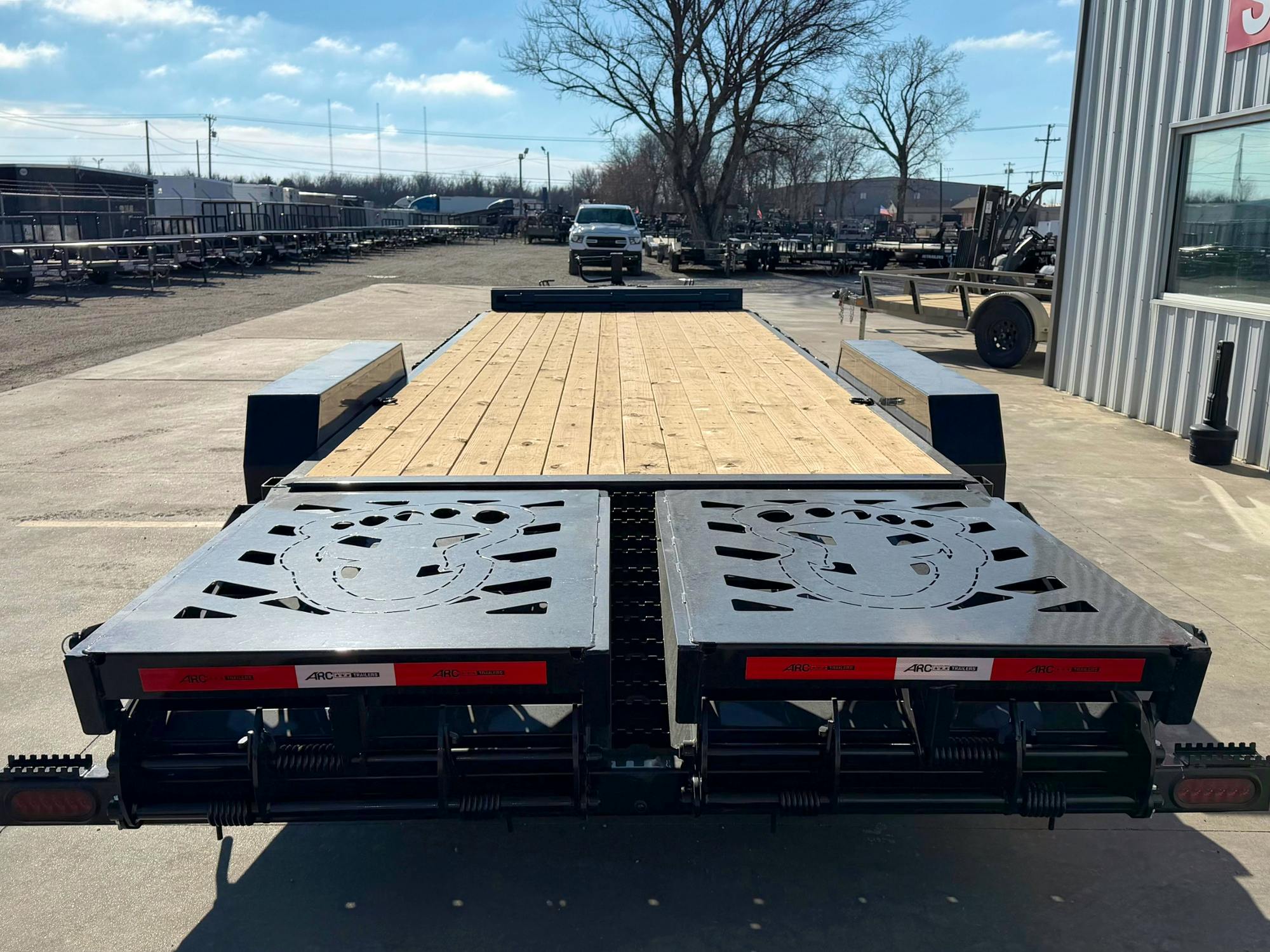 ARC Trailers 22'x83" HD Equipment Trailer w/ 4' Dovetail & Bigfoot Ramps (BEQ) - Stock #81075 - Image 4 of 8