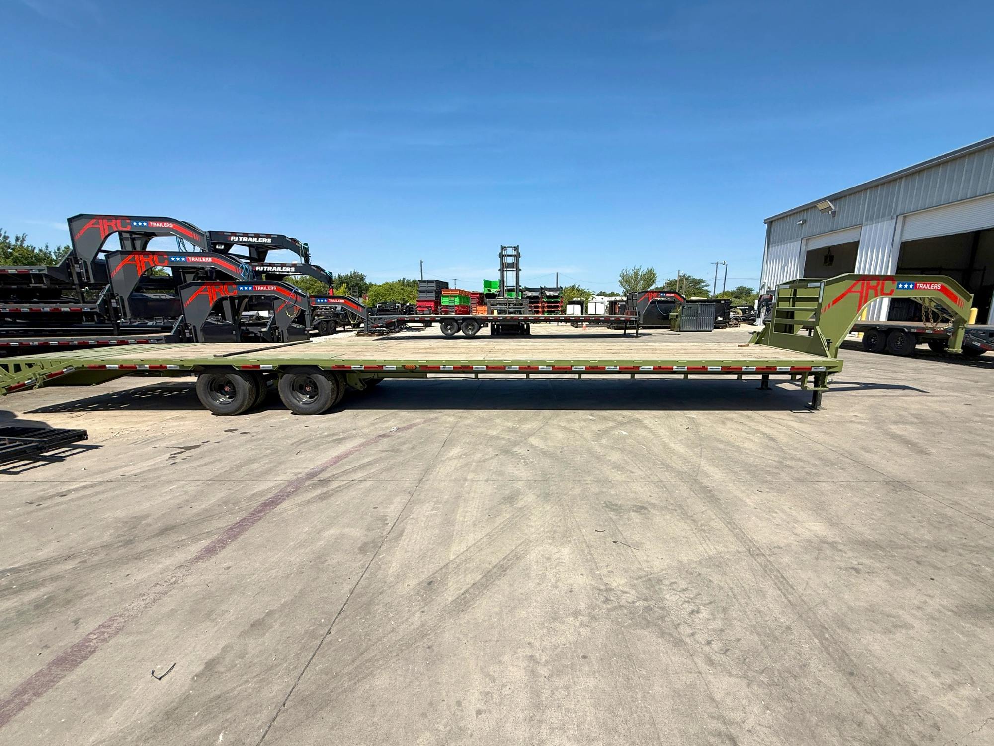 ARC Trailers ARC GDD 40' × 102" Gooseneck Flatbed Trailer with Duals