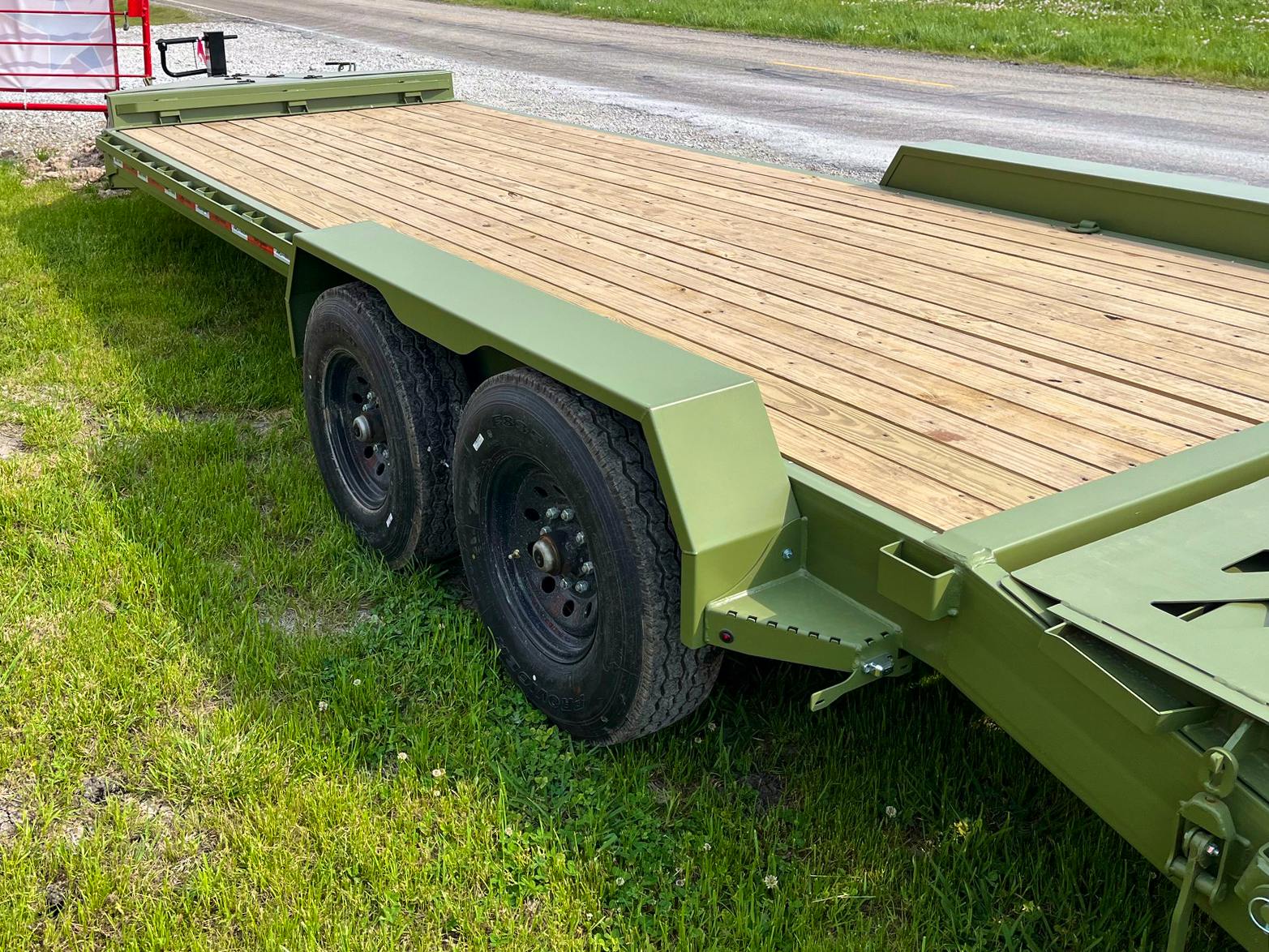 ARC Trailers 22'x83" HD Equipment Trailer w/ 4' Dovetail (BEQ) - Image 3