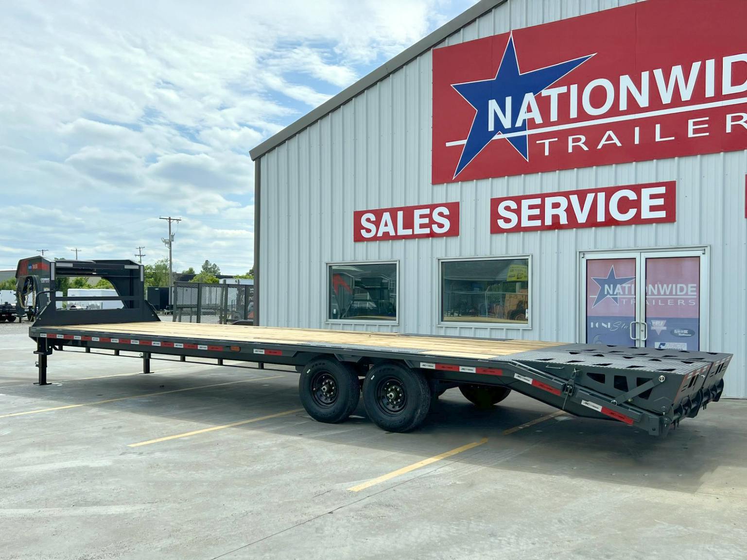 ARC Trailers 32'x102" 18K Gooseneck Flatbed Trailer w/ 5ft Dovetail (GDS) - Stock #81934 - Image 4 of 6