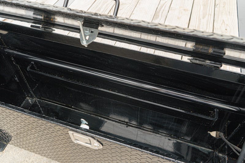 PJ Trailers 32ftx102in Gooseneck Low Pro Flatbed Trailer w  Duals  LD