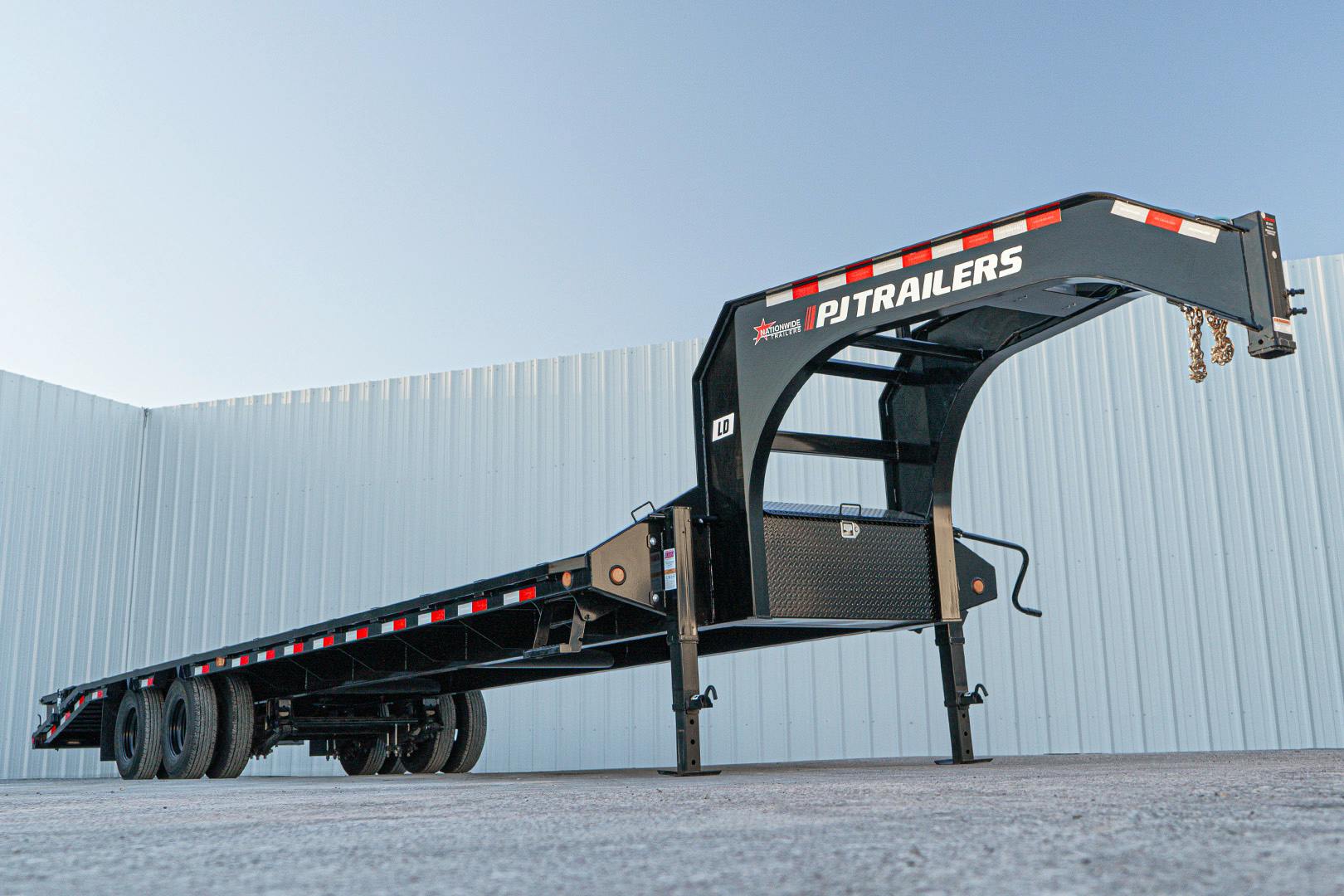 PJ Trailers 32'x102" Gooseneck Low Pro Flatbed Trailer w/ Duals (LD) - Image 7