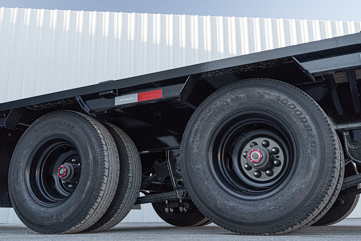 PJ Trailers 32'x102" Gooseneck Low Pro Flatbed Trailer w/ Duals (LD) - Image 21