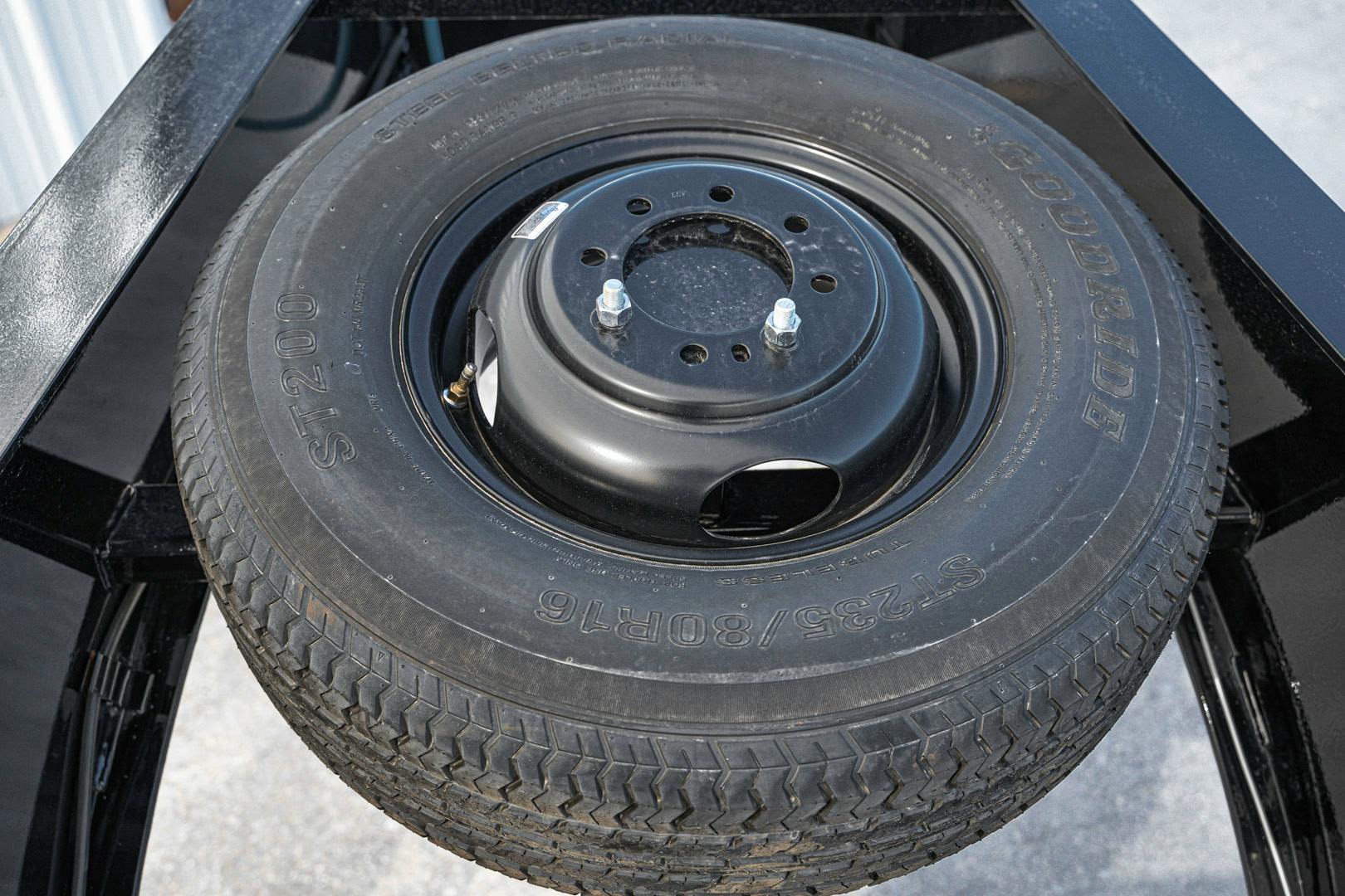 PJ Trailers 40'x102" Gooseneck Low Pro Flatbed Trailer w/ Duals (LD) - Image 7