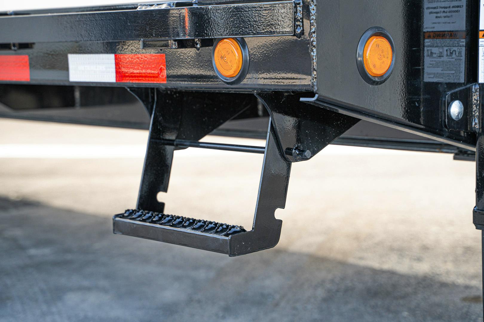 PJ Trailers 40'x102" Gooseneck Low Pro Flatbed Trailer w/ Duals (LD) - Image 9