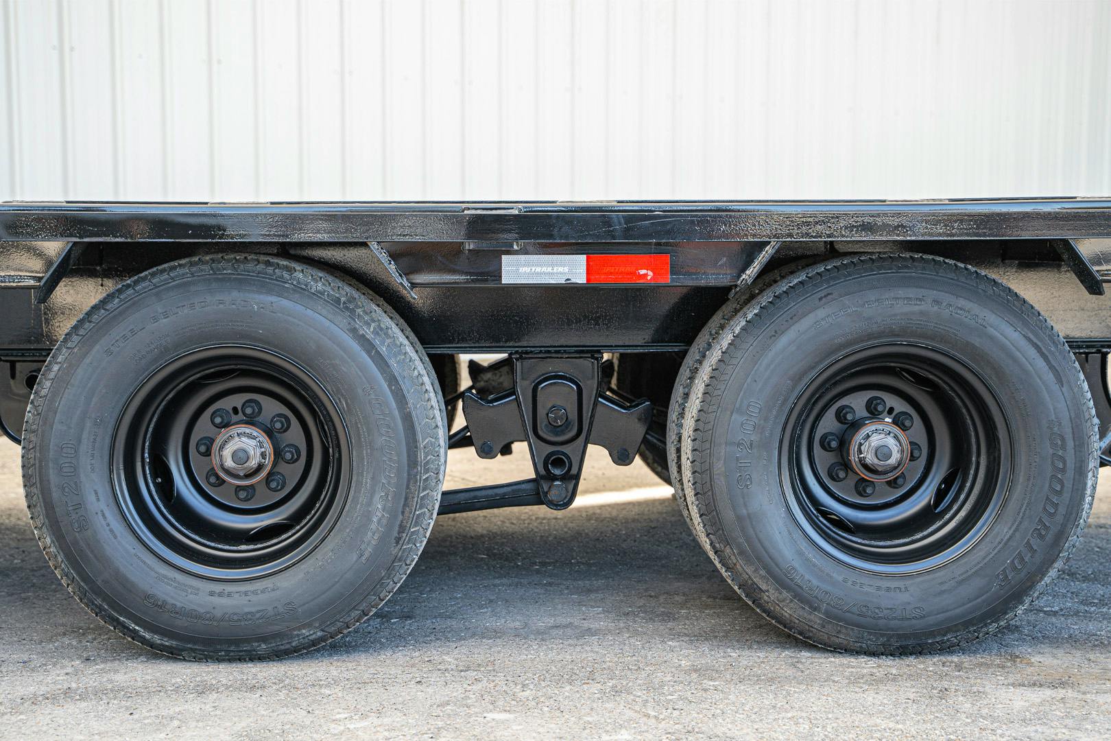 PJ Trailers 40'x102" Gooseneck Low Pro Flatbed Trailer w/ Duals (LD) - Image 12