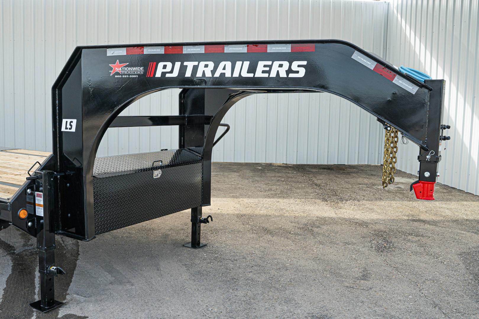 PJ Trailers 24'x102" Gooseneck Low Pro Flatbed Trailer w/ Singles (LS) - Image 4