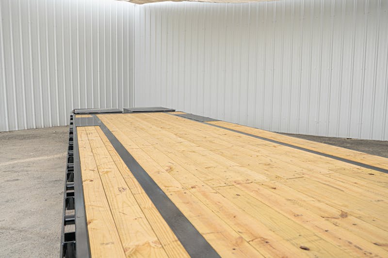 PJ Trailers 30ftx102in Gooseneck Low Pro Flatbed Trailer w  Singles  LS