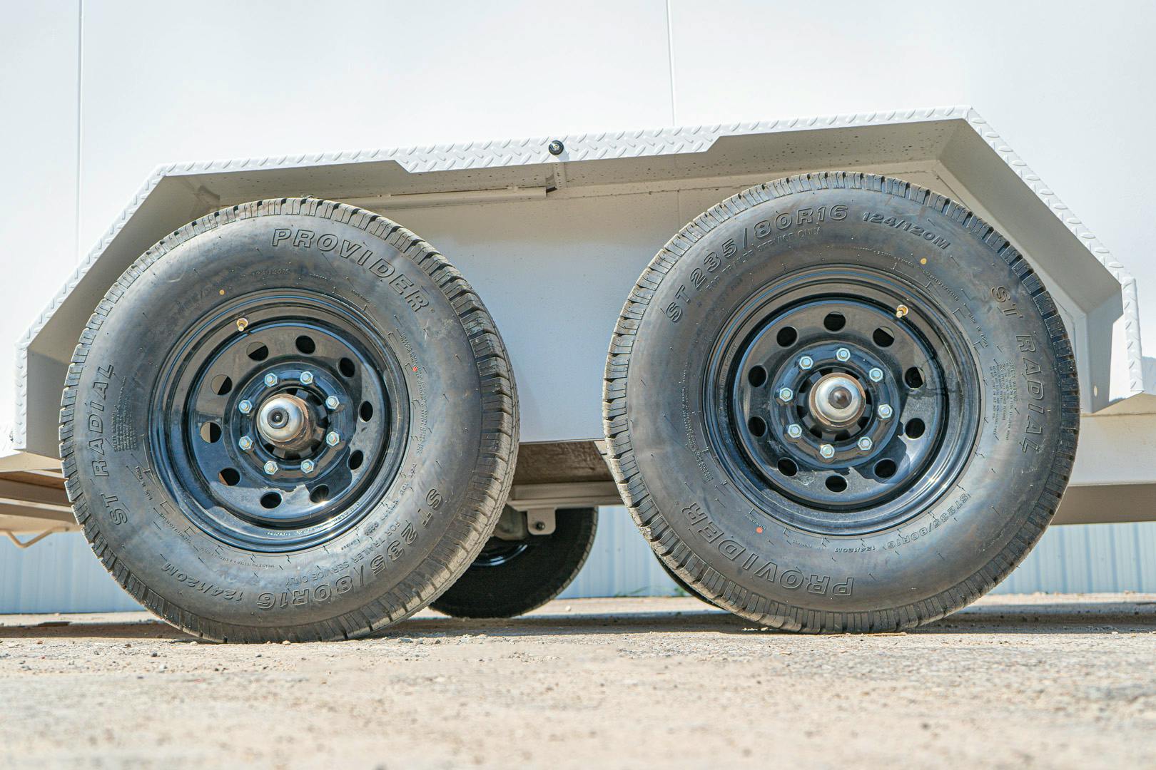 LoneStar 6.5'x20' 14k Steel Enclosed Cargo Trailer w/ Rear Barn Doors (C2) - Image 6