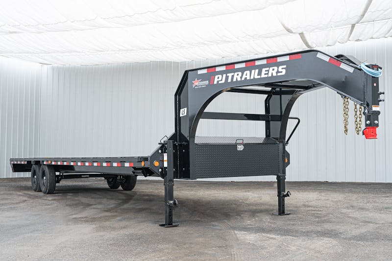 PJ Trailers 32ftx102in Gooseneck Low Pro Flatbed Trailer w  Singles  LS
