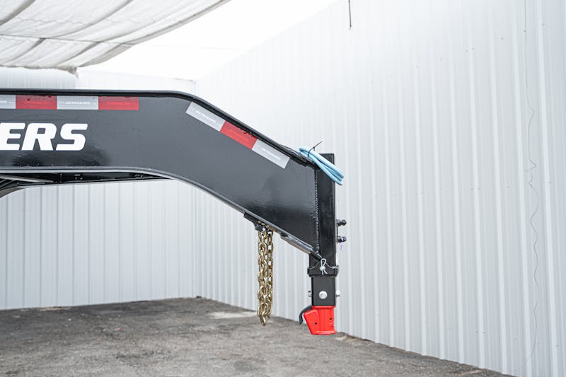 PJ Trailers 32ftx102in Gooseneck Low Pro Flatbed Trailer w  Singles  LS