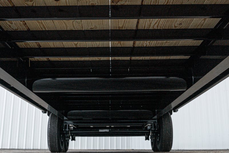 PJ Trailers 32ftx102in Gooseneck Low Pro Flatbed Trailer w  Singles  LS