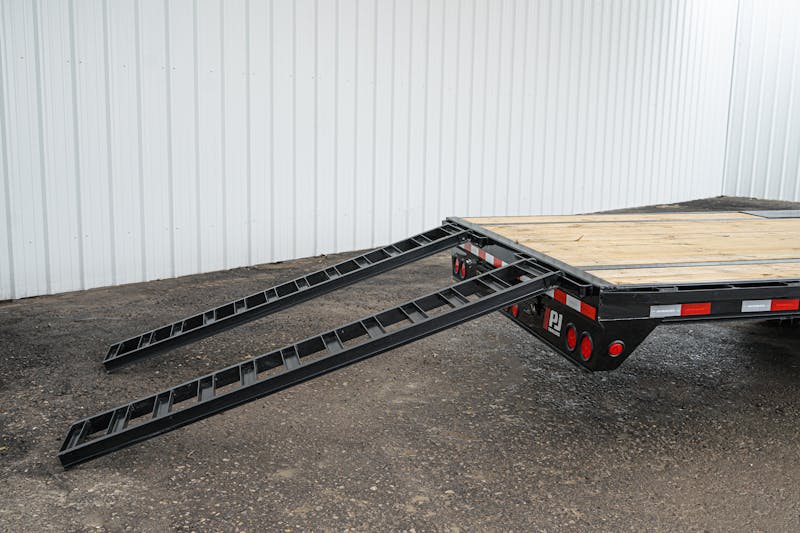PJ Trailers 32ftx102in Gooseneck Low Pro Flatbed Trailer w  Singles  LS