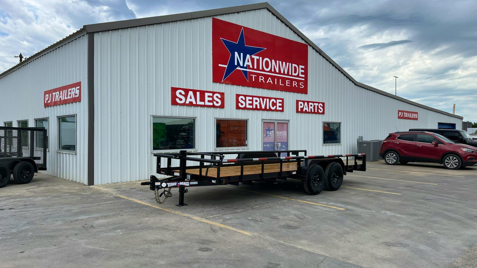 Texas Bragg 20'x83" Equipment Trailer w/ Slide-In Ramps (ET)
