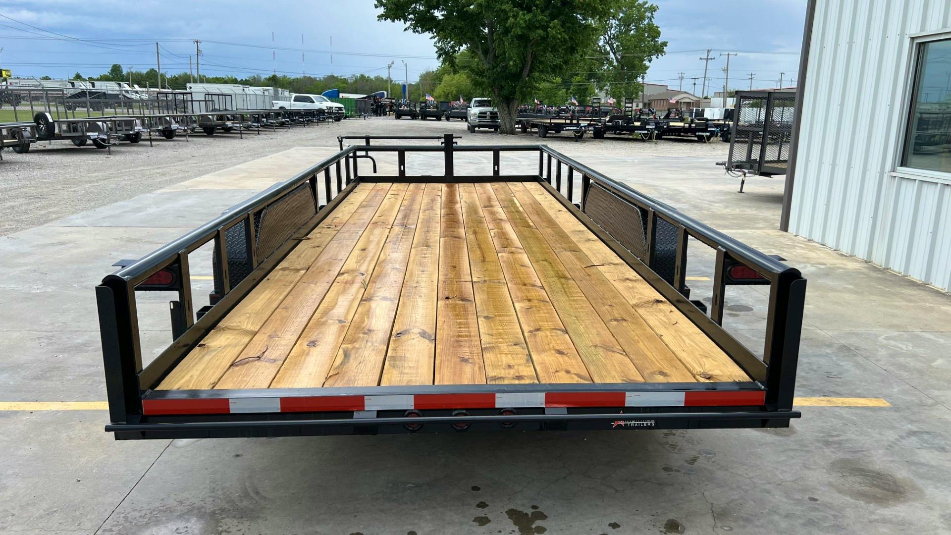 Texas Bragg 20'x83" Equipment Trailer w/ Slide-In Ramps (ET)