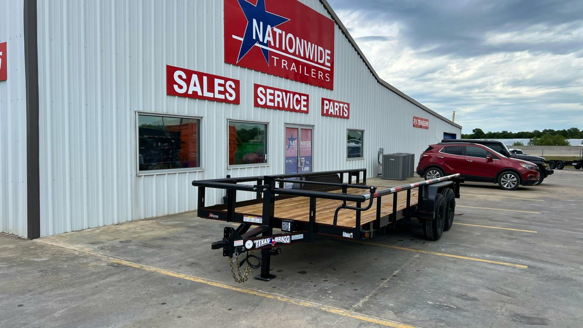 Texas Bragg 20'x83" Equipment Trailer w/ Slide-In Ramps (ET)
