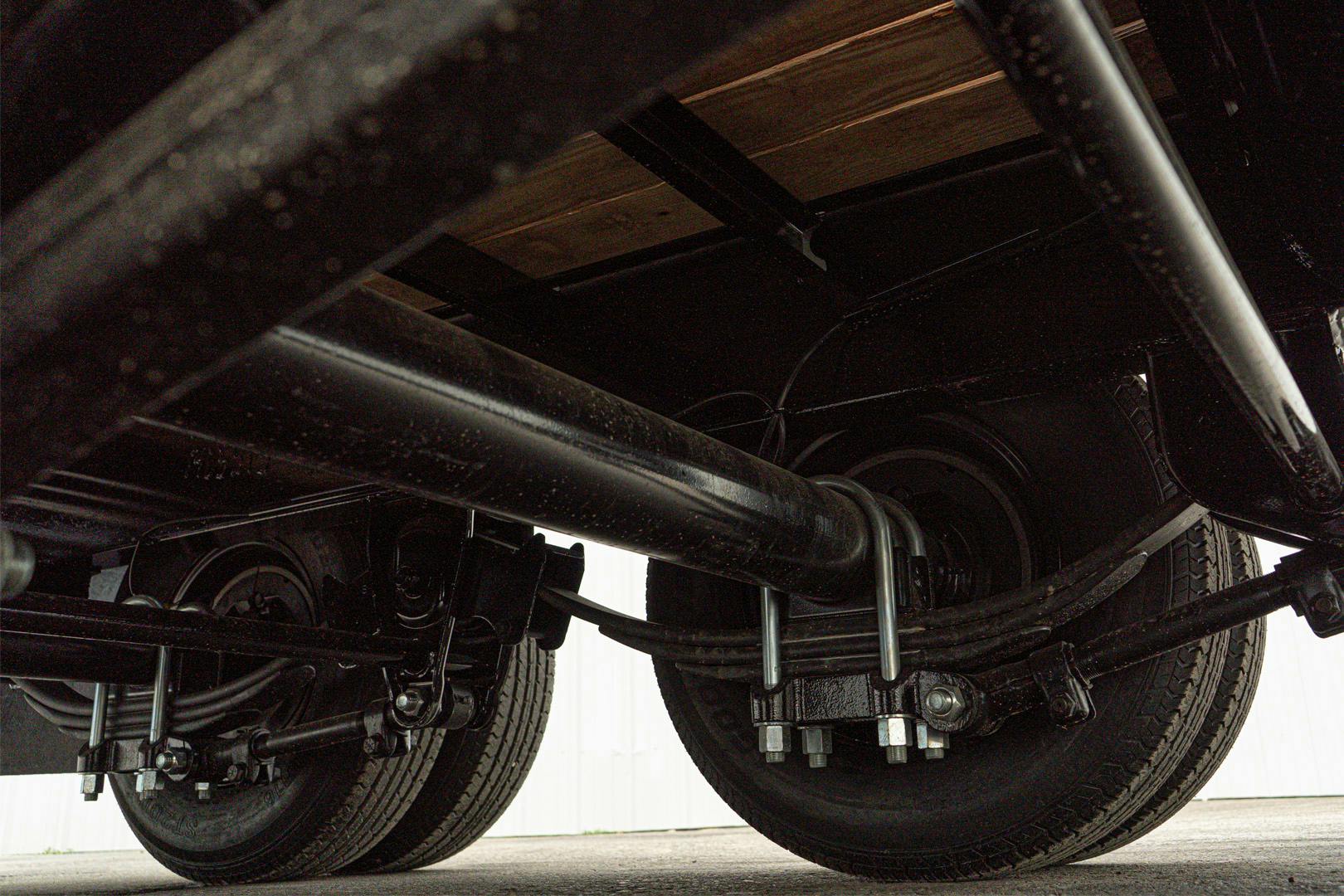 PJ Trailers 25'x102" Gooseneck Low Pro Flatbed Trailer w/ Duals (LD) - Image 22