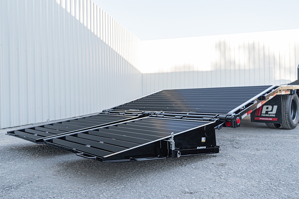 PJ Trailers 32'x102" Gooseneck Low Pro Flatbed Trailer w/ Duals (LD) - Image 27