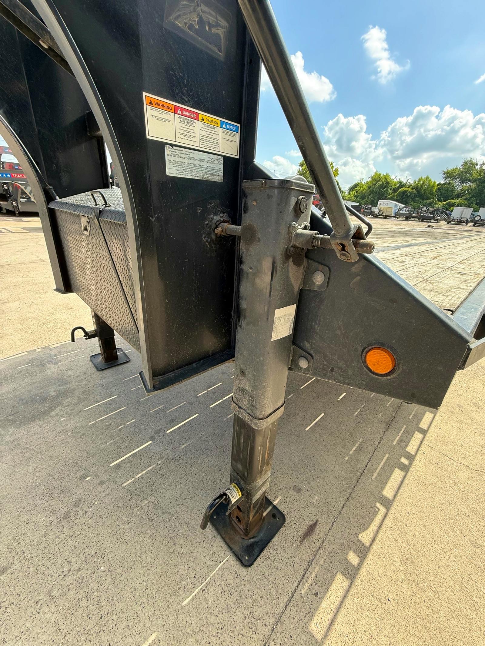 PJ Trailers 40'x102" Gooseneck Low Pro Flatbed Trailer w/ Duals (LD) - Image 14