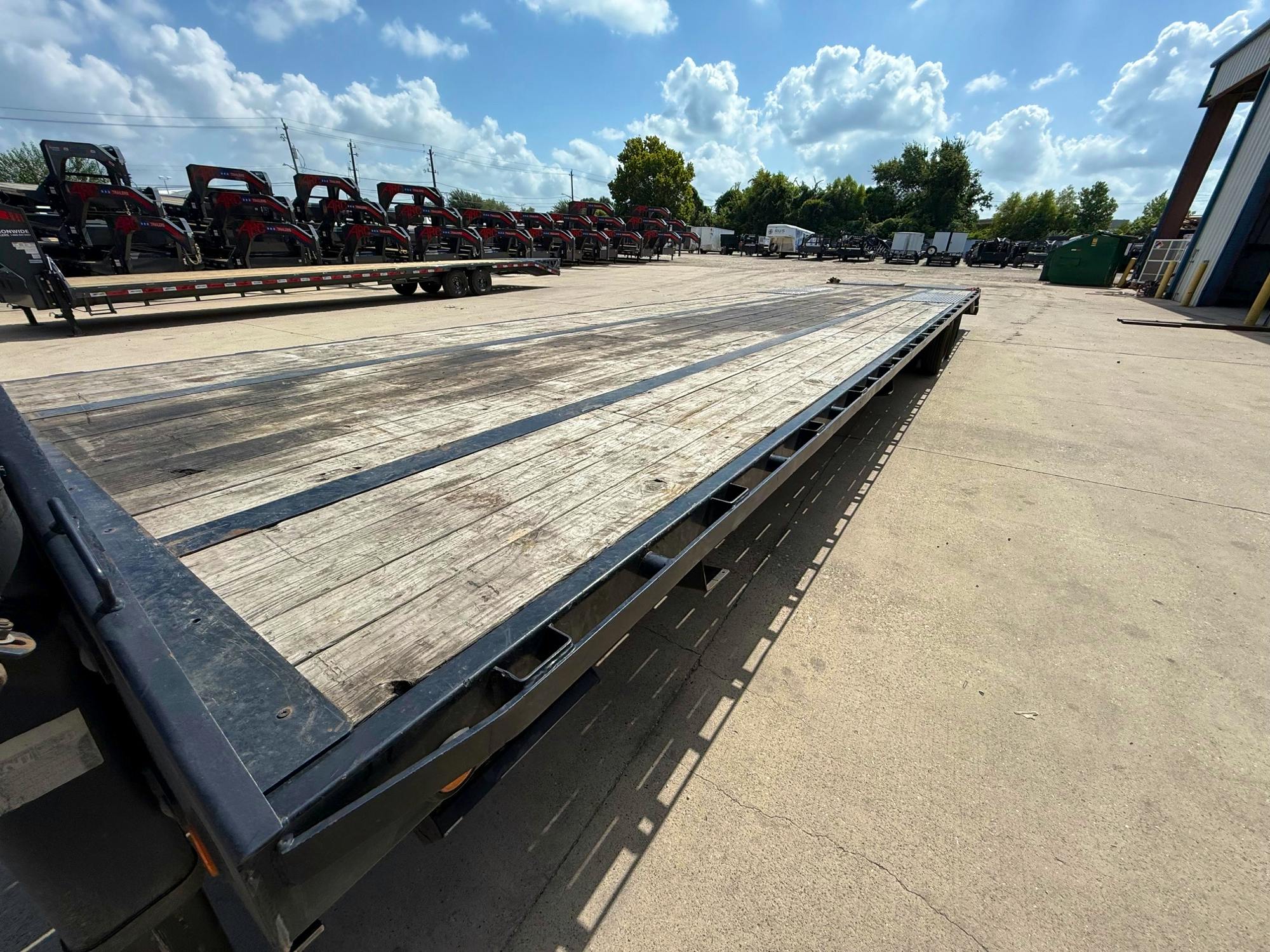 PJ Trailers 40'x102" Gooseneck Low Pro Flatbed Trailer w/ Duals (LD) - Image 13