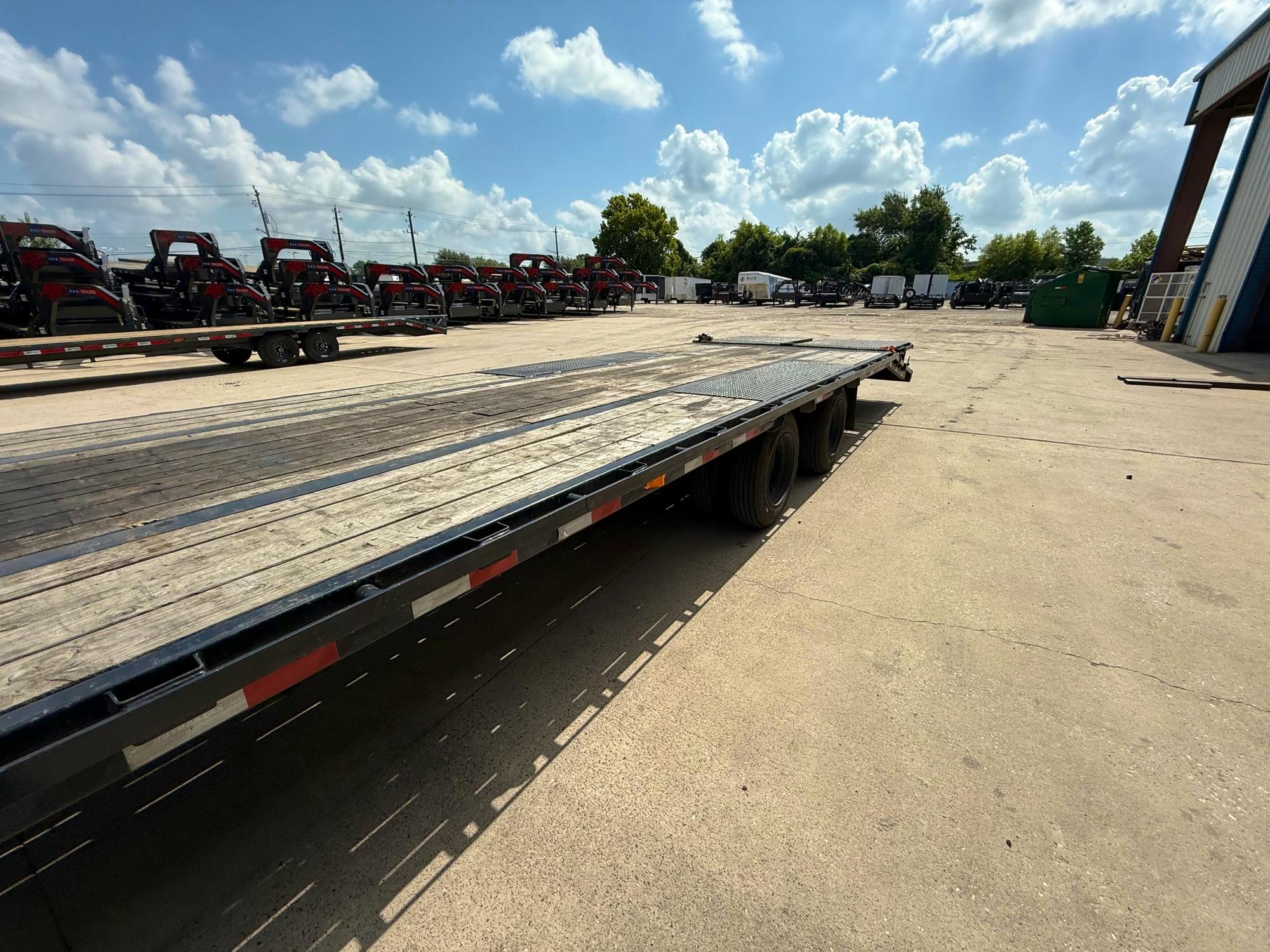 PJ Trailers 40'x102" Gooseneck Low Pro Flatbed Trailer w/ Duals (LD) - Image 10