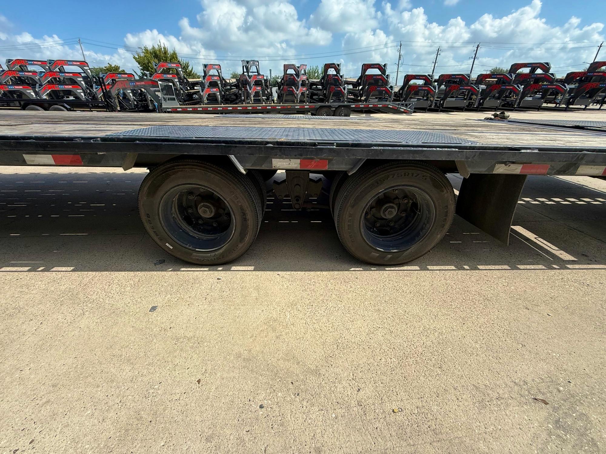 PJ Trailers 40'x102" Gooseneck Low Pro Flatbed Trailer w/ Duals (LD) - Image 9