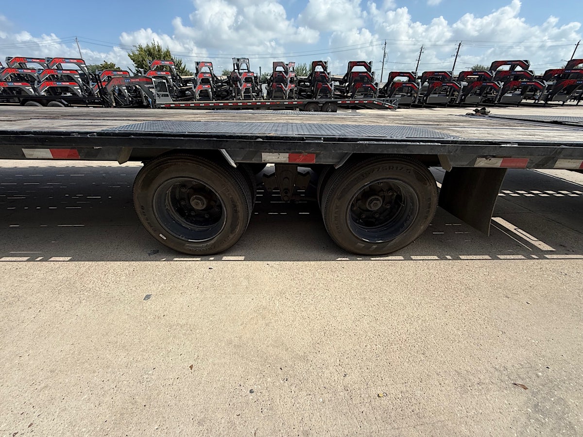 PJ Trailers 40'x102" Gooseneck Low Pro Flatbed Trailer w/ Duals (LD) - Image 9