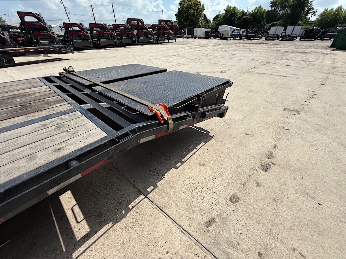 PJ Trailers 40'x102" Gooseneck Low Pro Flatbed Trailer w/ Duals (LD) - Image 8