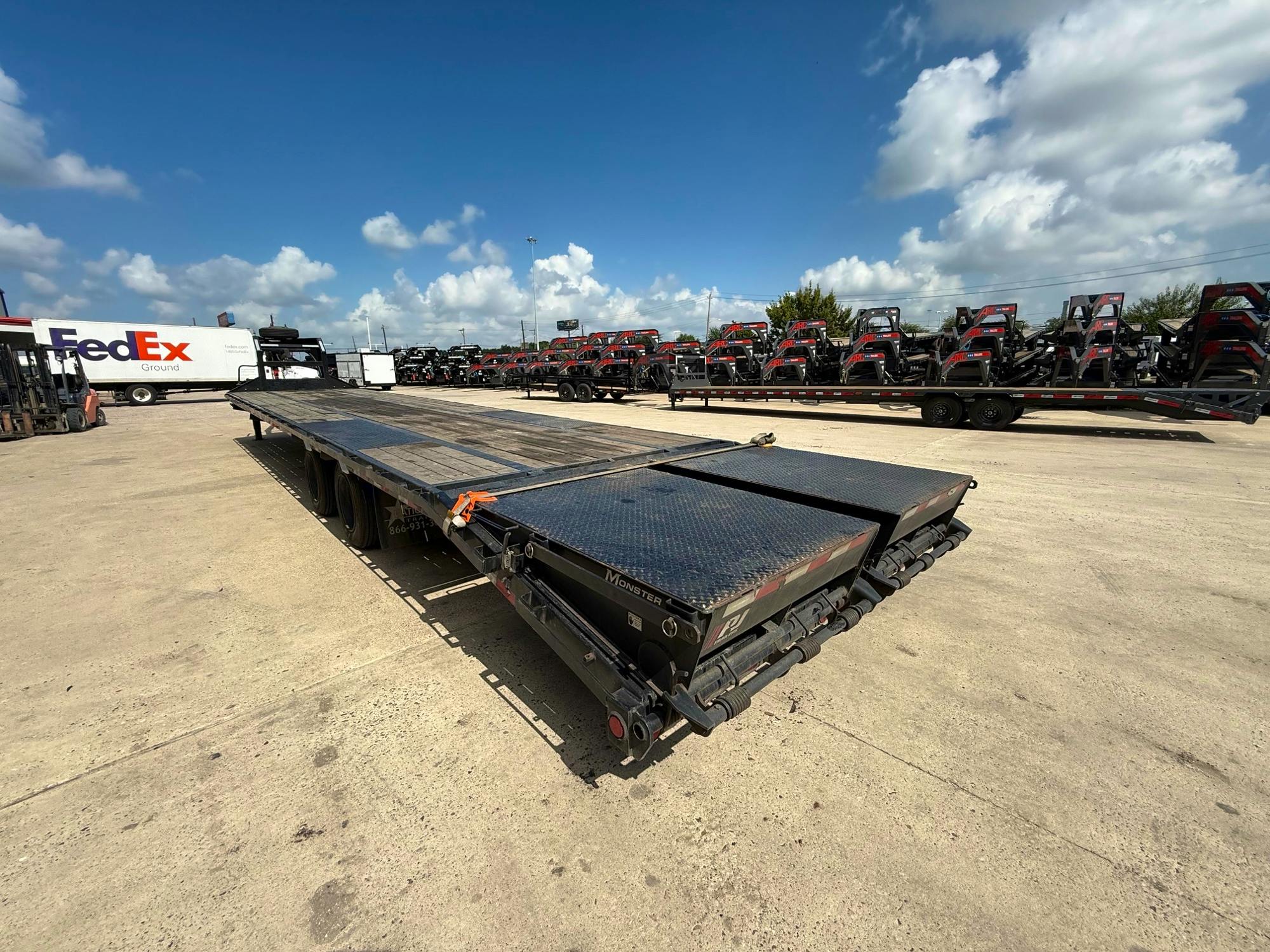 PJ Trailers 40'x102" Gooseneck Low Pro Flatbed Trailer w/ Duals (LD) - Image 7