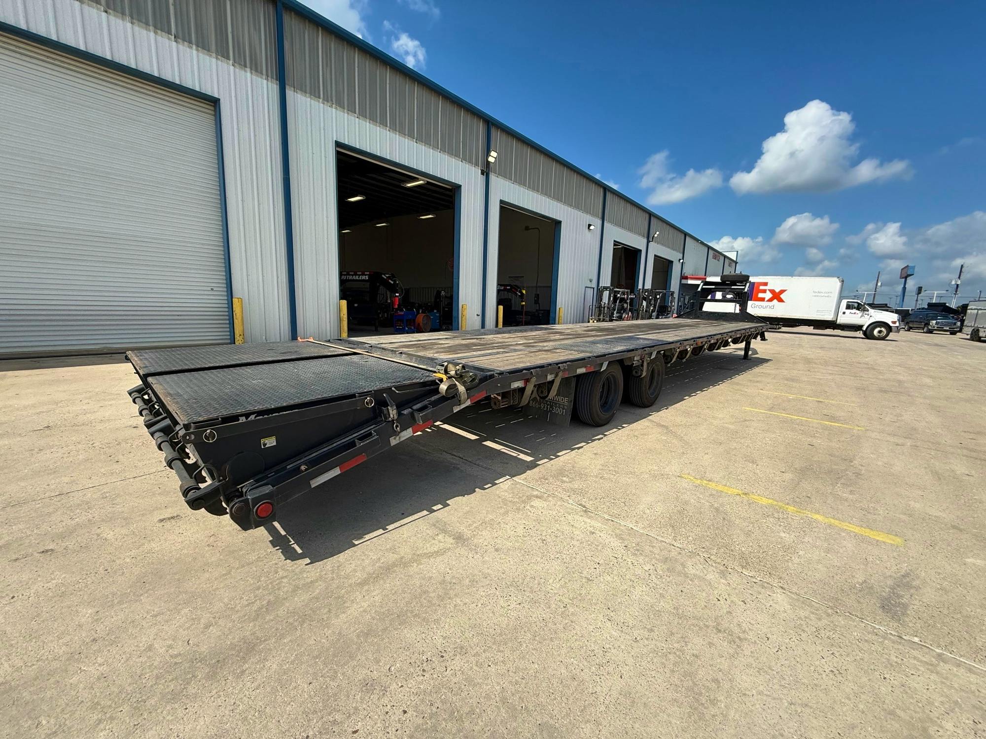 PJ Trailers 40'x102" Gooseneck Low Pro Flatbed Trailer w/ Duals (LD) - Image 5