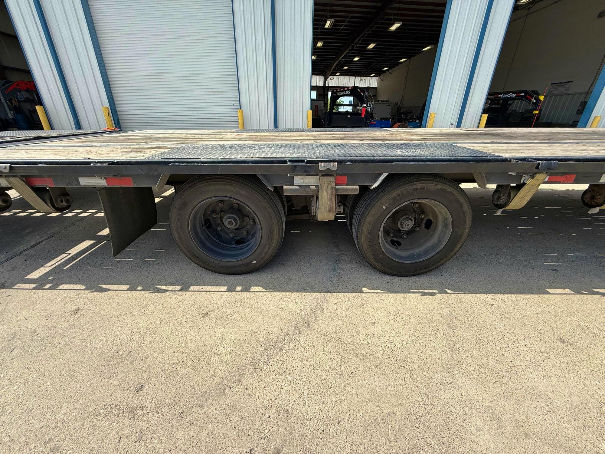 PJ Trailers 40'x102" Gooseneck Low Pro Flatbed Trailer w/ Duals (LD) - Image 4