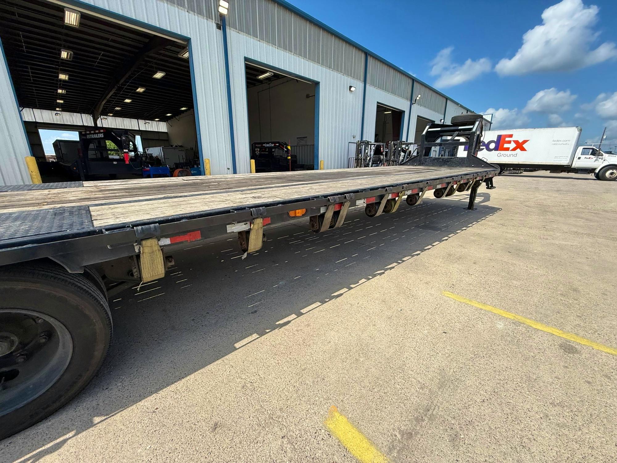 PJ Trailers 40'x102" Gooseneck Low Pro Flatbed Trailer w/ Duals (LD) - Image 3